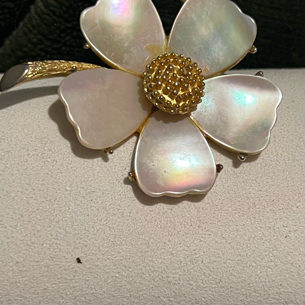 Vintage ~Elegant ~Magnolia Mandle ~Gold and Mother of Pearl ~Flower Brooch